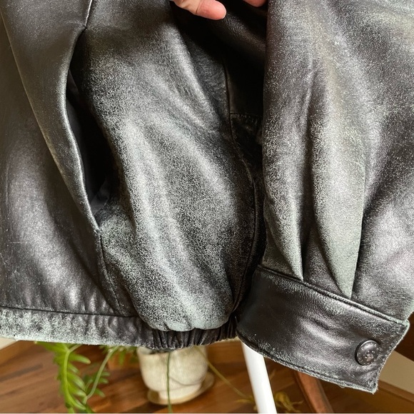 Vintage Wilsons Classic Distressed Black 100% Leather Bomber Jacket - Picture 5 of 16
